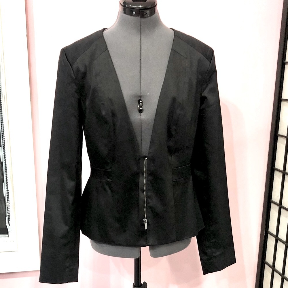 ATTENTION Women's Sateen Front Zip black tailored hourglass Blazer sizeS NWOT